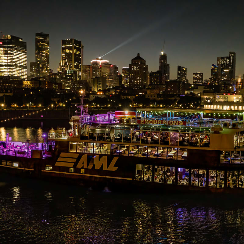Dinner-cruise in Montréal.