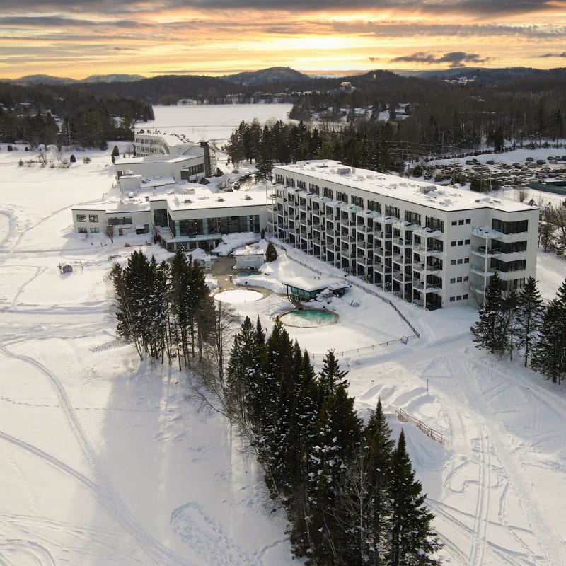 Aerial view of Estérel Resort in winter.
