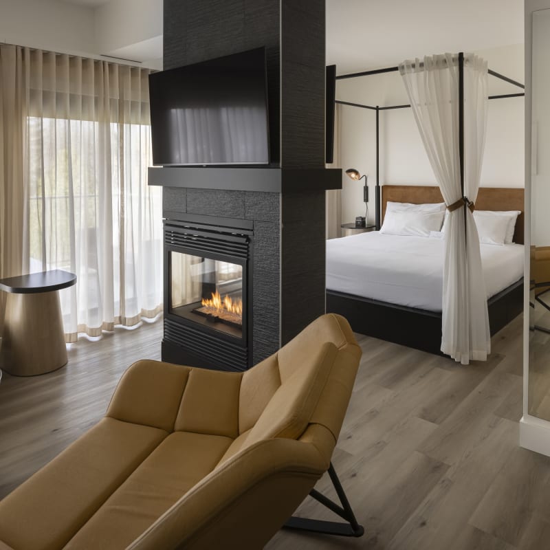 Room with fireplace at Estérel Resort.