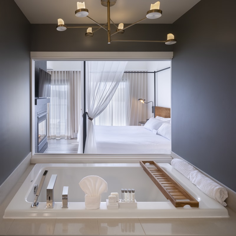 Bathroom opening onto a bedroom at Estérel Resort.