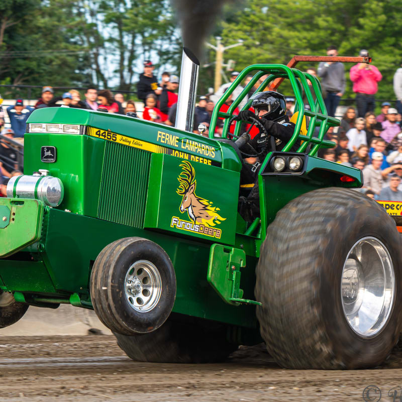 Tire de tracteur à l'expo agricole Saint-Hyacinthe.