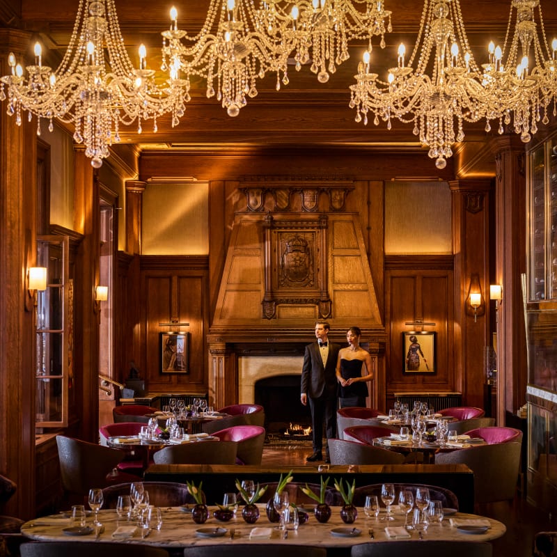 Couple at the Château Frontenac.