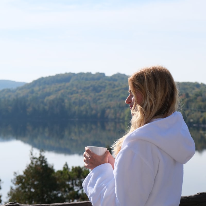 Grand Lodge Mont-Tremblant - Woman in bathrobe on a balcony