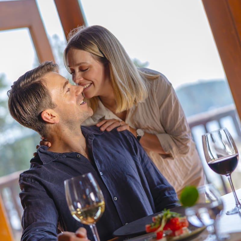 Grand Lodge Mont-Tremblant - Couple at the restaurant