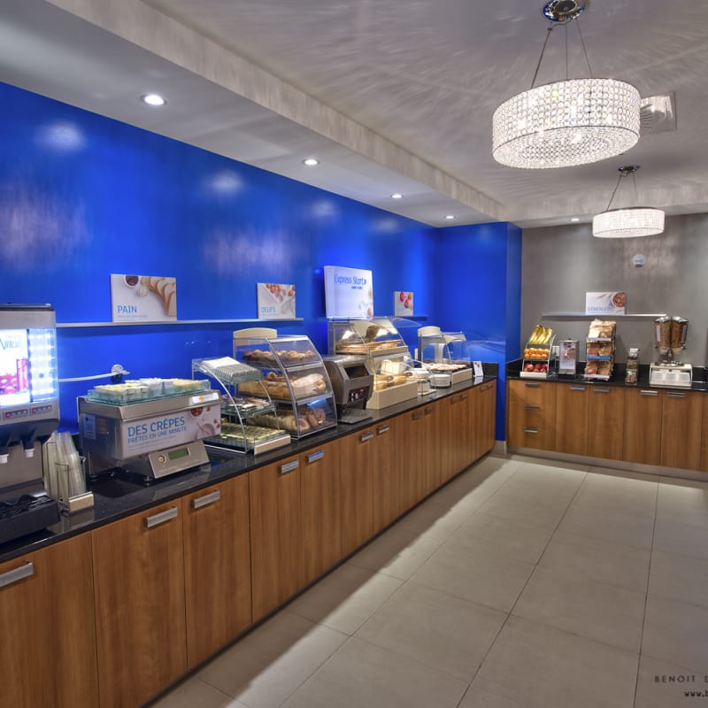 Holiday Inn Express & Suites Vaudreuil-Dorion - Coin déjeuner