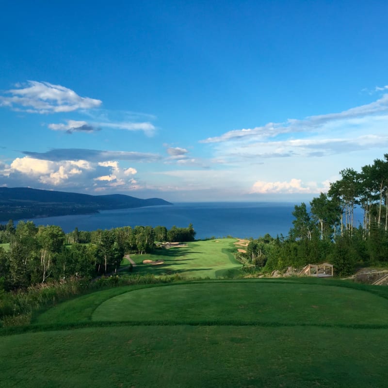 Vue du golf et du fleuve.