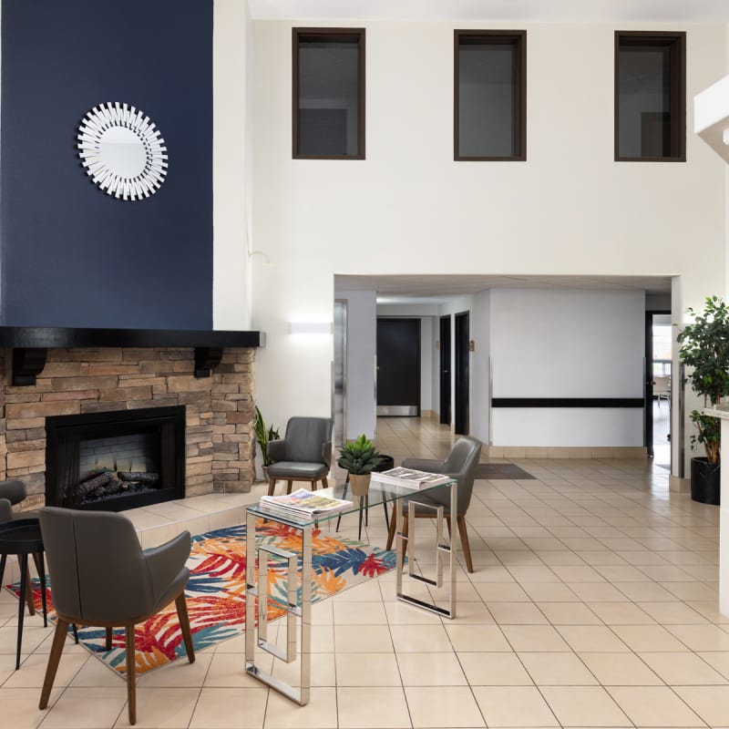 Lobby at Hôtel Super 8 St-Jérôme.