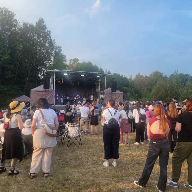 Foule au Festival Colline à Lac-Mégantic.