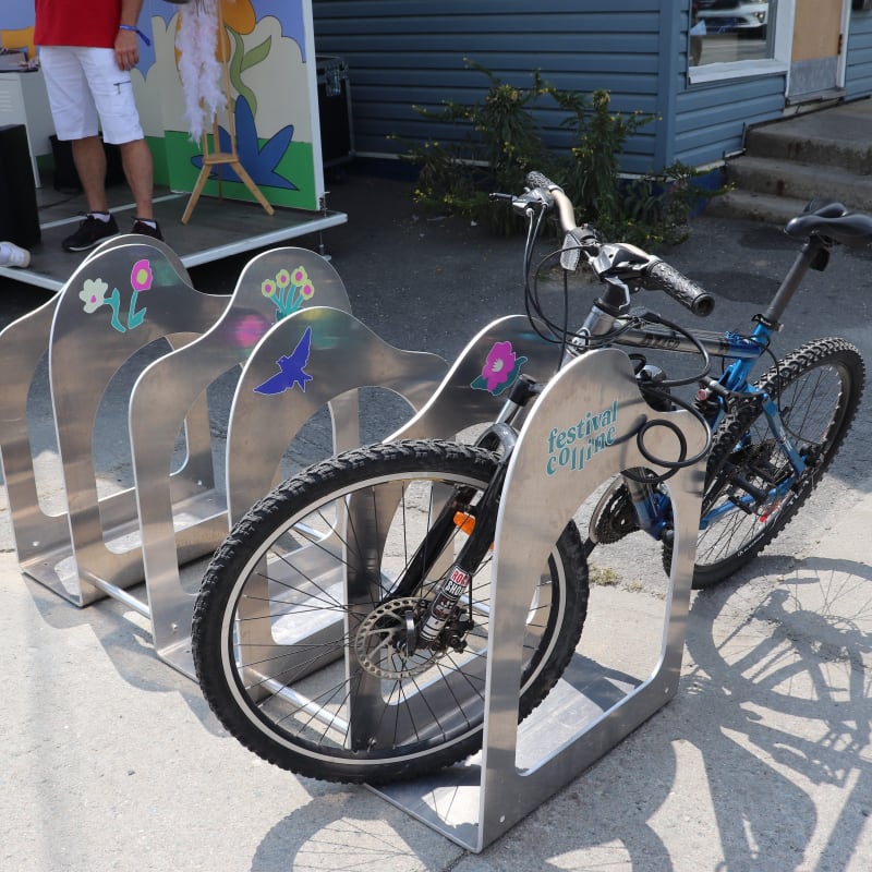 Support à vélo au Festival Colline à Lac-Mégantic.