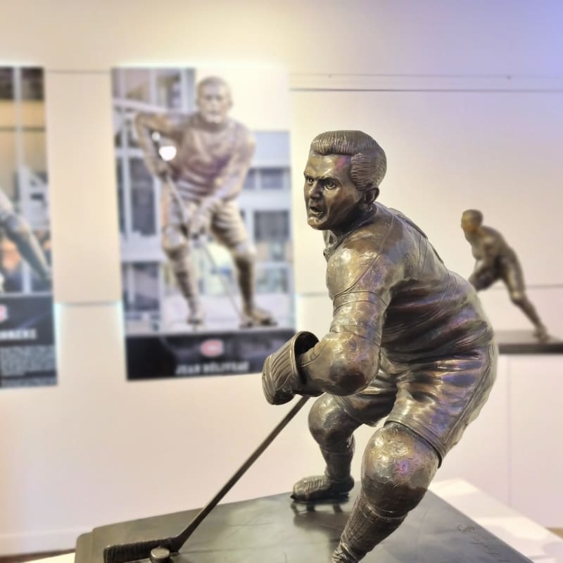 Statue de bronze de Maurice Richard au Musée du bronze d’Inverness.