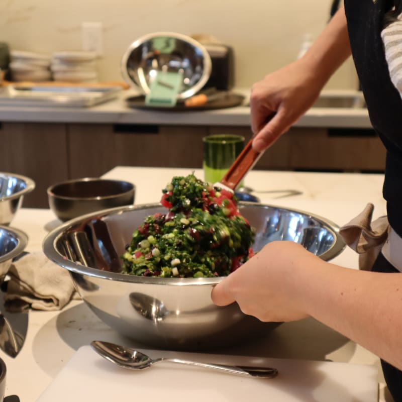 Participant at a cooking workshop at Ratatouille.