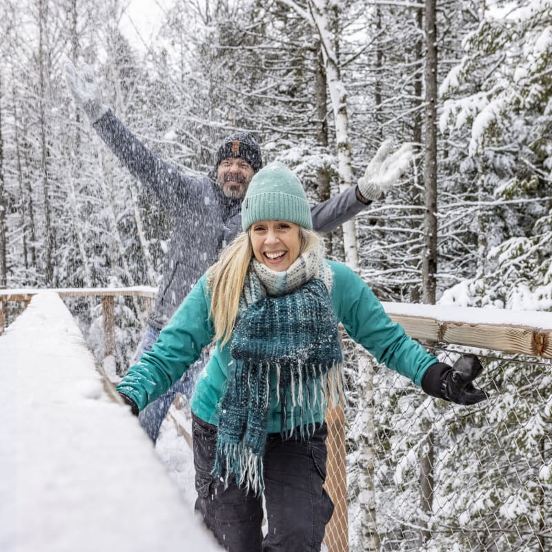 Hiking on the "Sentier des cimes" trail in winter