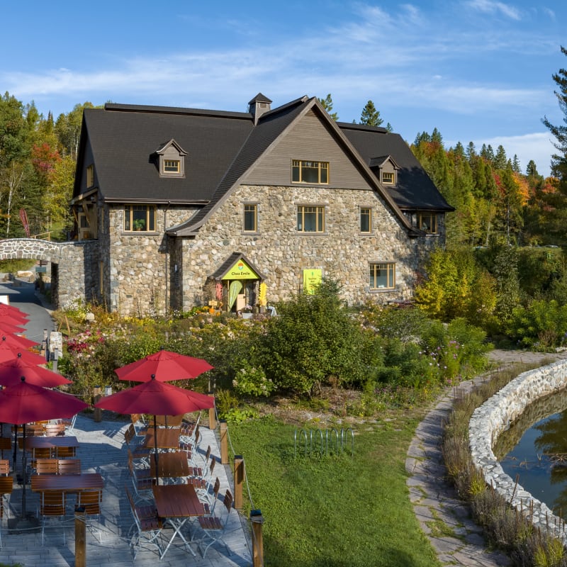 Bâtiment patrimonial sur le site du Sentier des cimes Laurentides.
