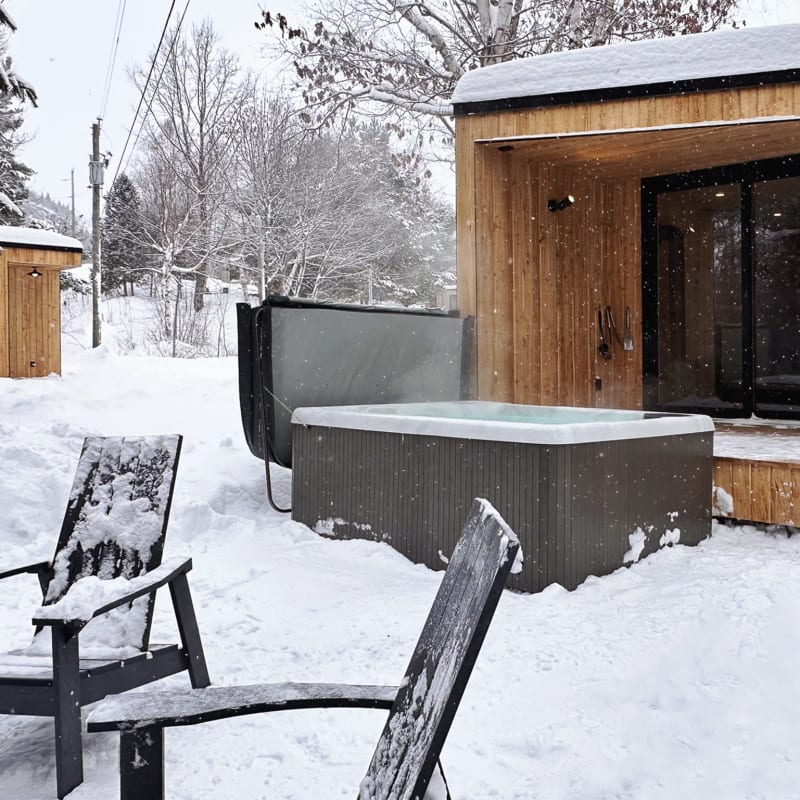 Mini cabin with spa. 