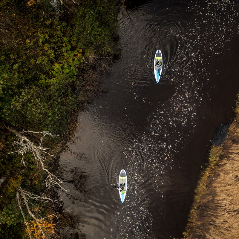 Two paddleboards seen from above in Côte-Nord.