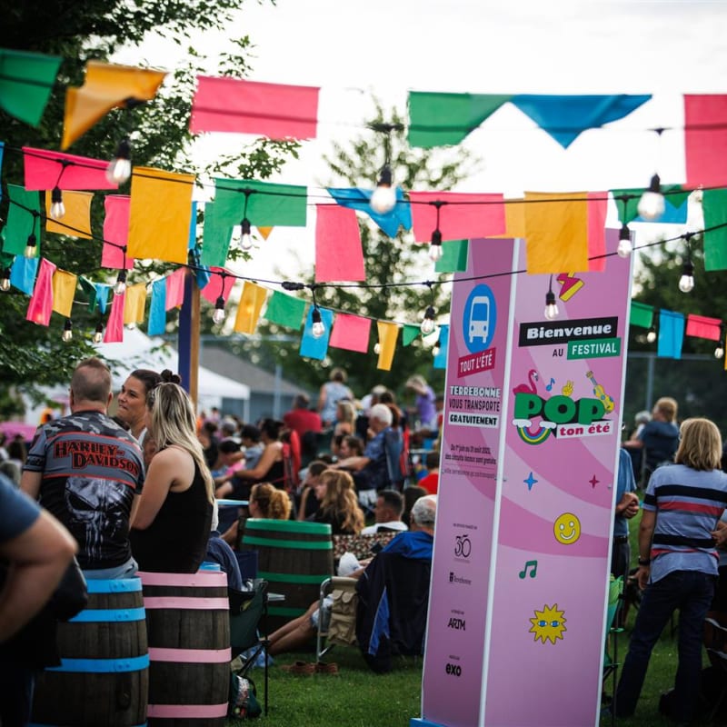 Crowd at the POP ton été festival.