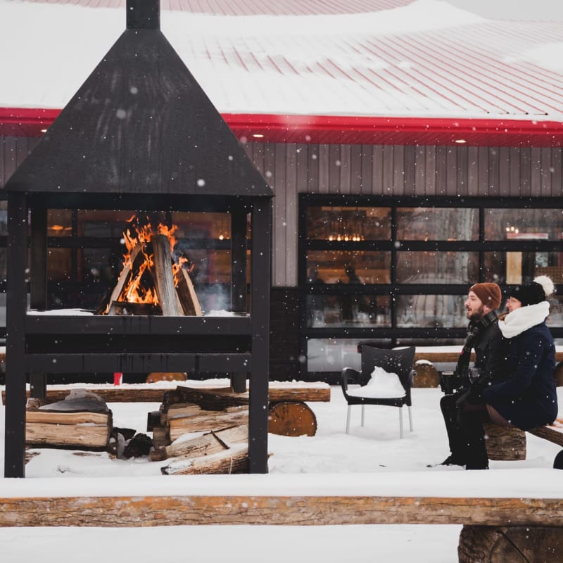 Couple and outdoor fire in front of the Entêté microbrewery.