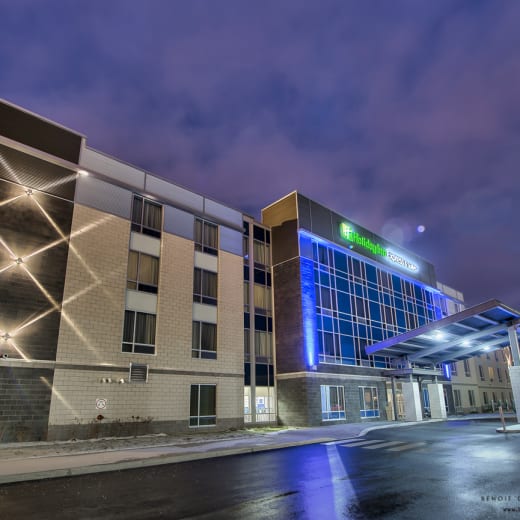 Destination d'affaires: le Holiday Inn Express & Suites à Vaudreuil-Dorion 