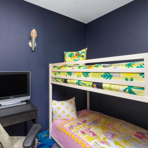 Stay at the Super 8 Hotel in St-Jérôme close to lots of outdoor activities.
