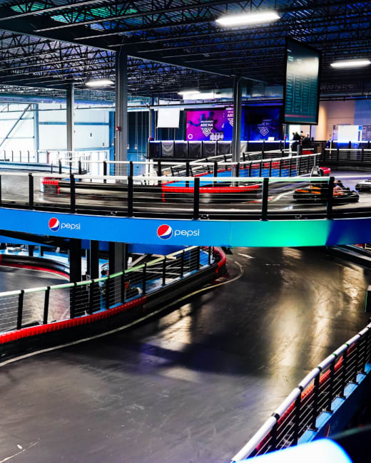 Faites monter l’adrénaline chez TAG E-Karting & Amusement.