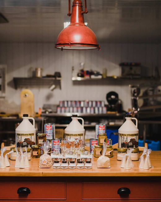 Explore the Portneuf Region in spring: sugar shacks, flavours and nature.